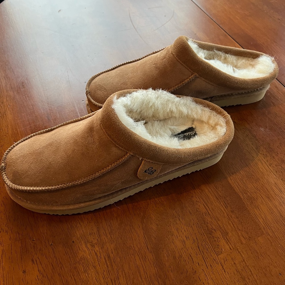 Brand new Eddie Bauer men’s slippers